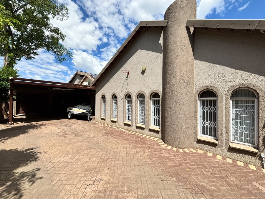 4 Bedroom Property for Sale in Grimbeeck Park North West
